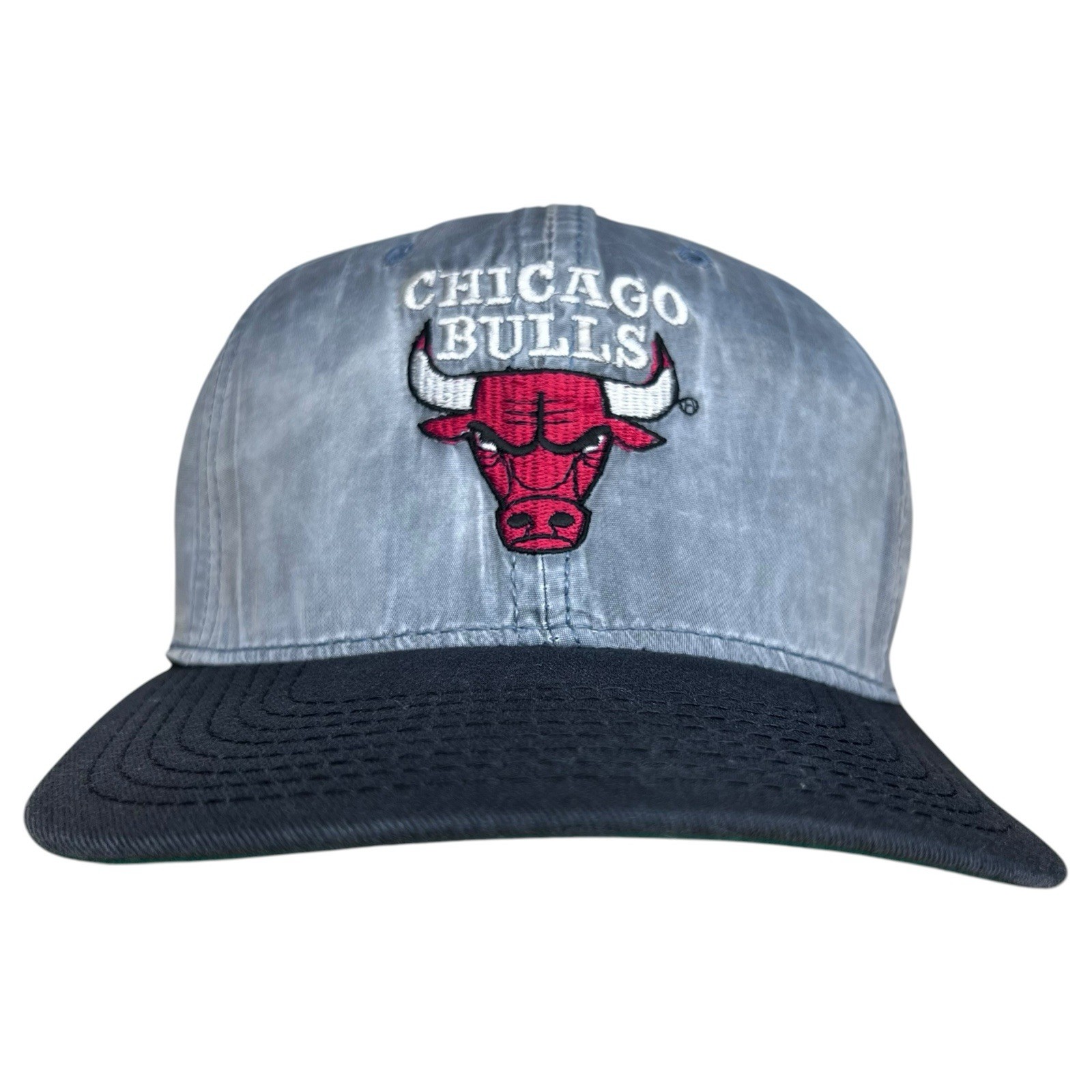 Vintage 1990s NBA Chicago Bulls Starter Plain Logo Two Tone Nylon Snapback