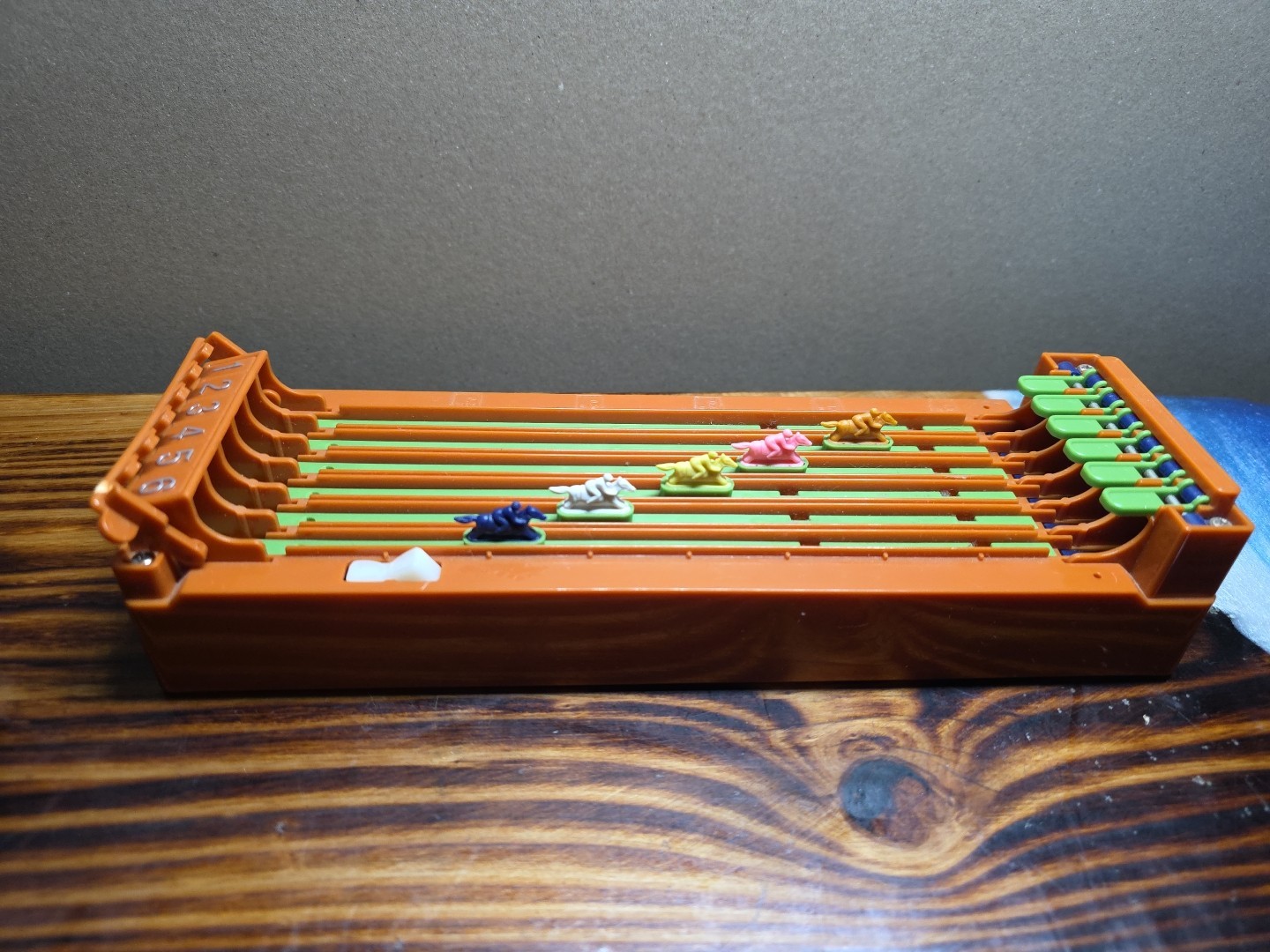 Desktop Derby 6-Horse Racing Game 9.75″ X 3″ X 2″ Battery Operated