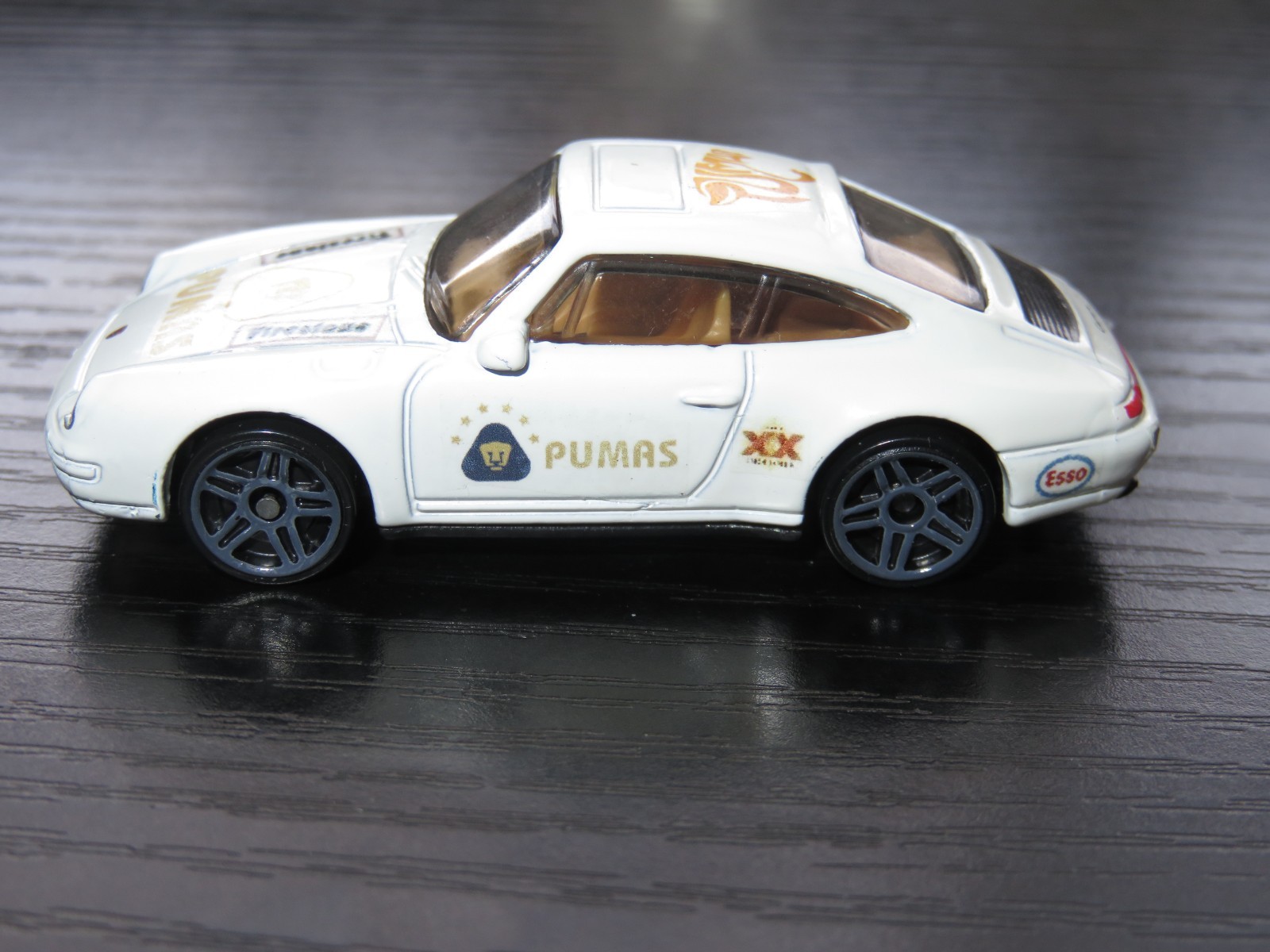 Hot Wheels – Matchbox with U.N.A.M. PUMAS Decals One-Of-A-Kind