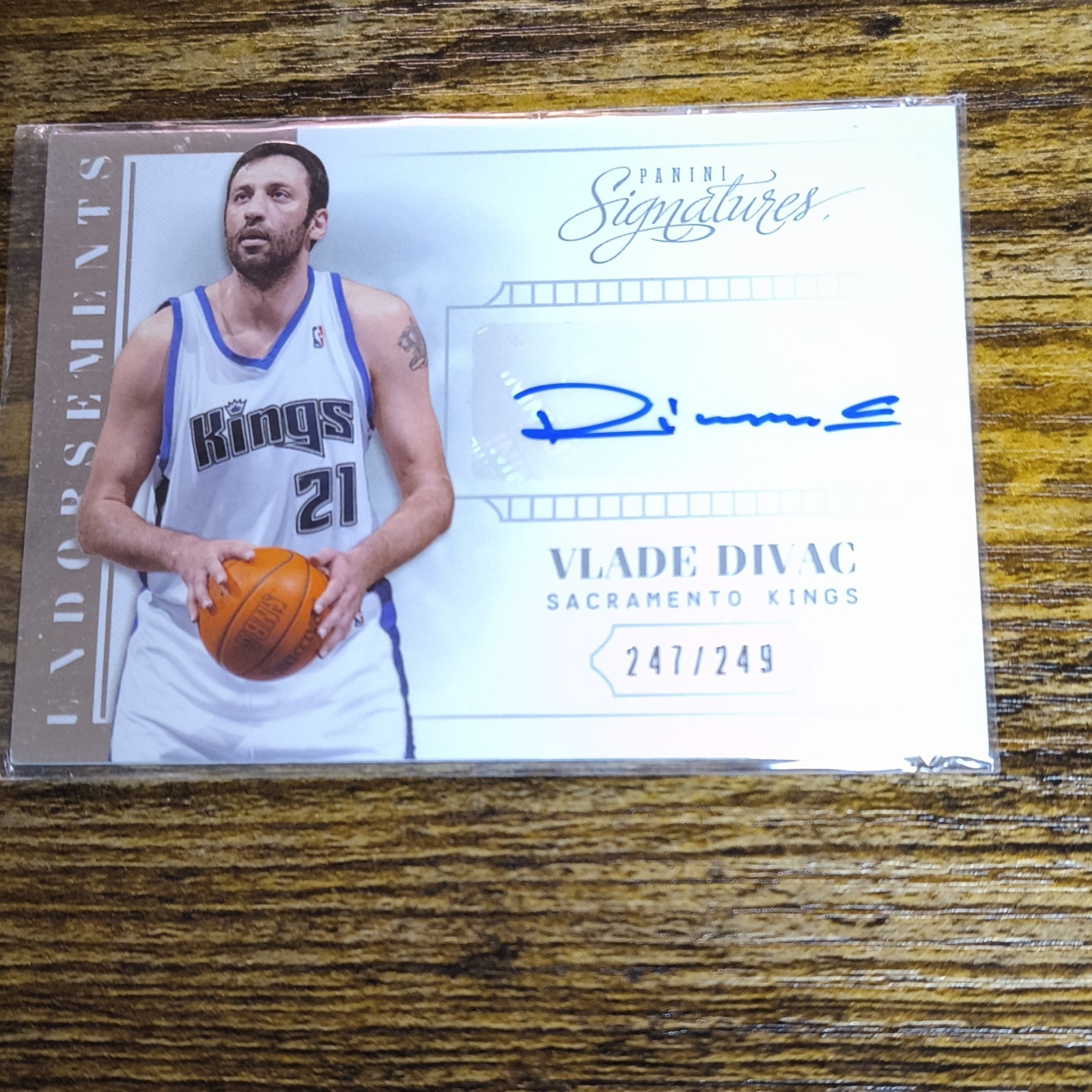 Panini 2013-14 Signatures Endorsements Vlade Divac Kings Auto #47 /249