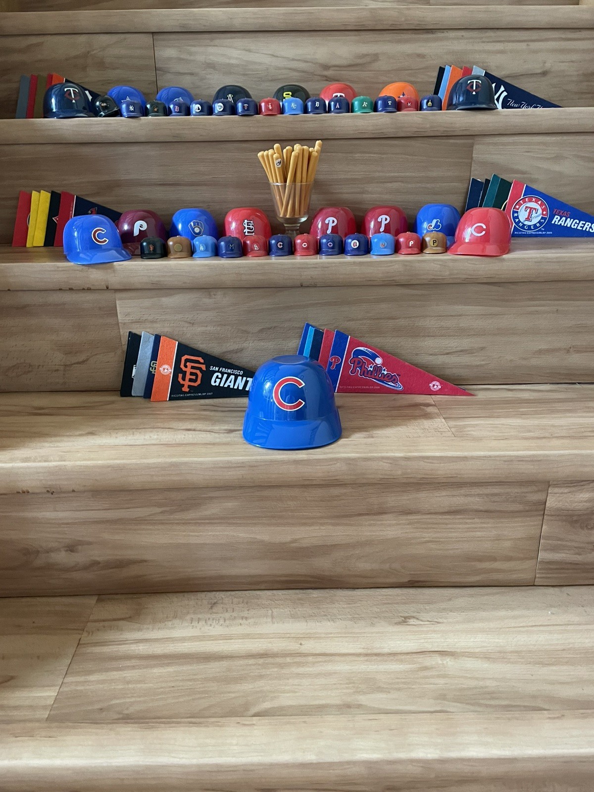 MLB Mini Pennants 9″x4″ Felt ALL 2005-2011! Lg Helmets and Mini Helmets READ!