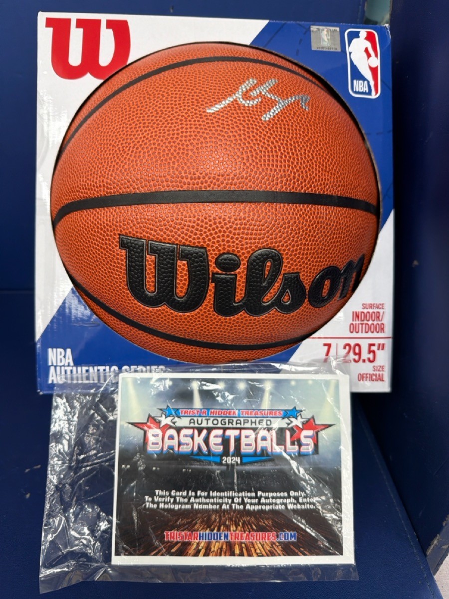 NBA AUSTIN REAVES AUTOGRAPHED BASKETBALL W/ TRISTAR AUTHENTHIC COA (1019058-1)