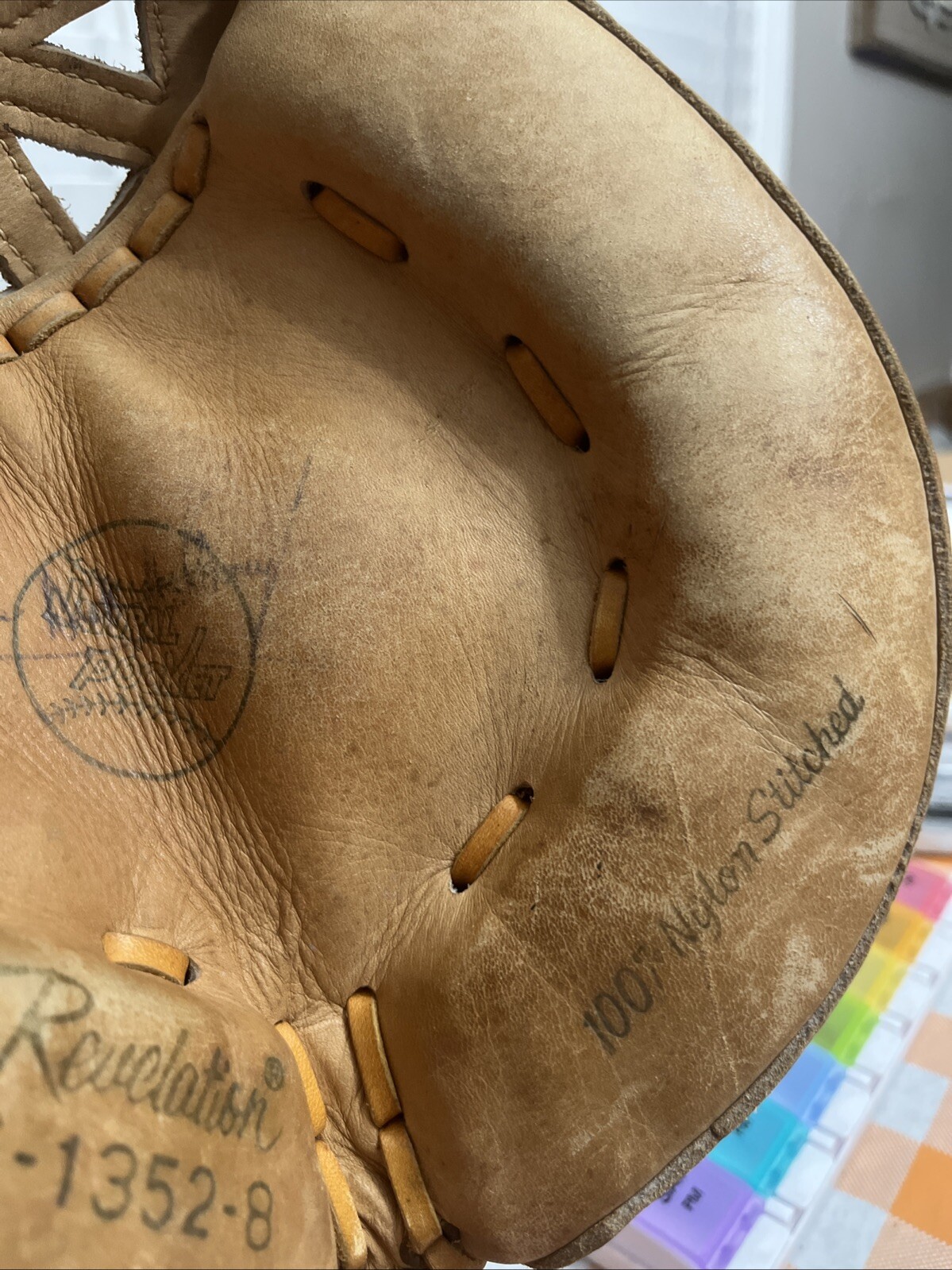 Vintage Revelation Supreme Pro-Model Hinge Pad Leather Catchers Mitt 36-1358 RHT