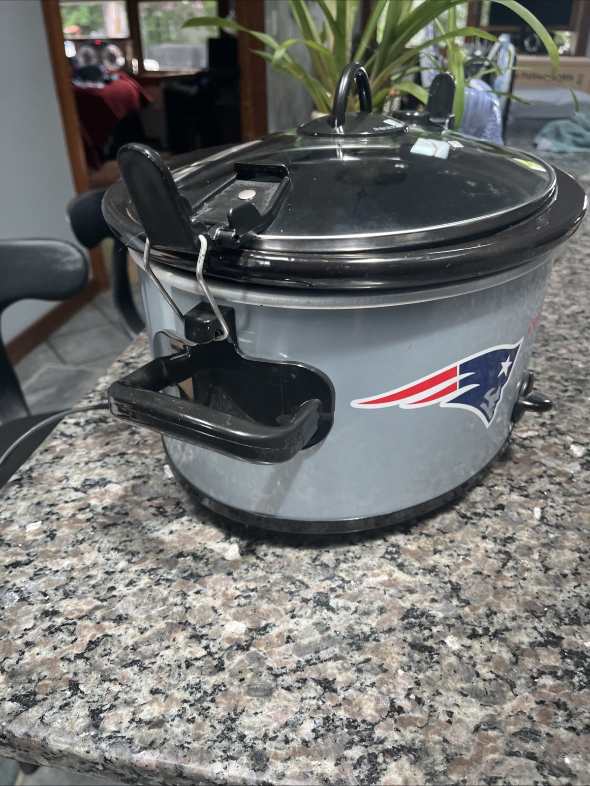 NEW ENGLAND Patriots CROCK-POT Slow Cooker 6 Qt. Locking Lid EUC