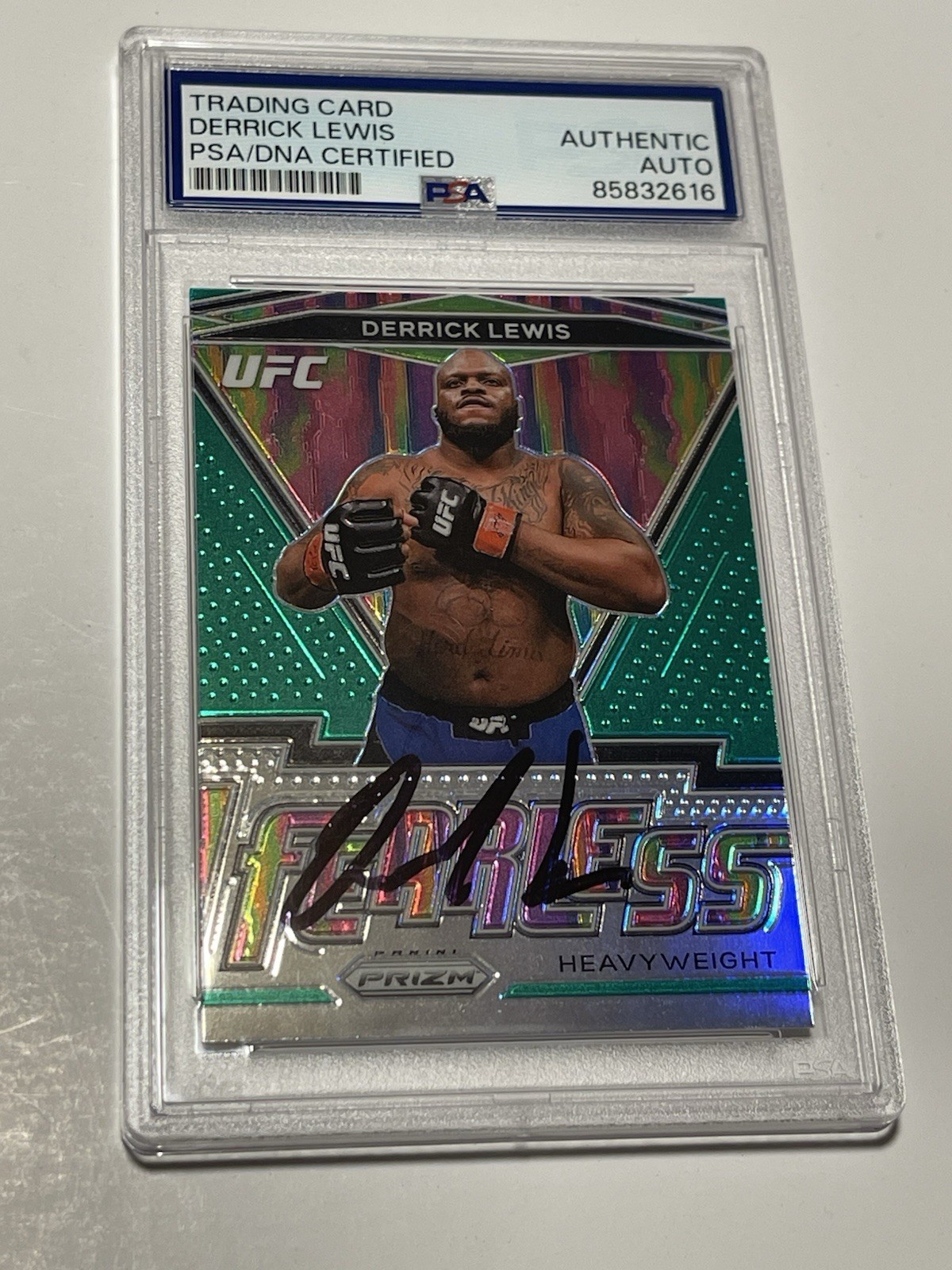 Derrick Lewis Signed Card Slabbed PSA DNA PSA/DNA UFC Prizm Fearless Auto IP a