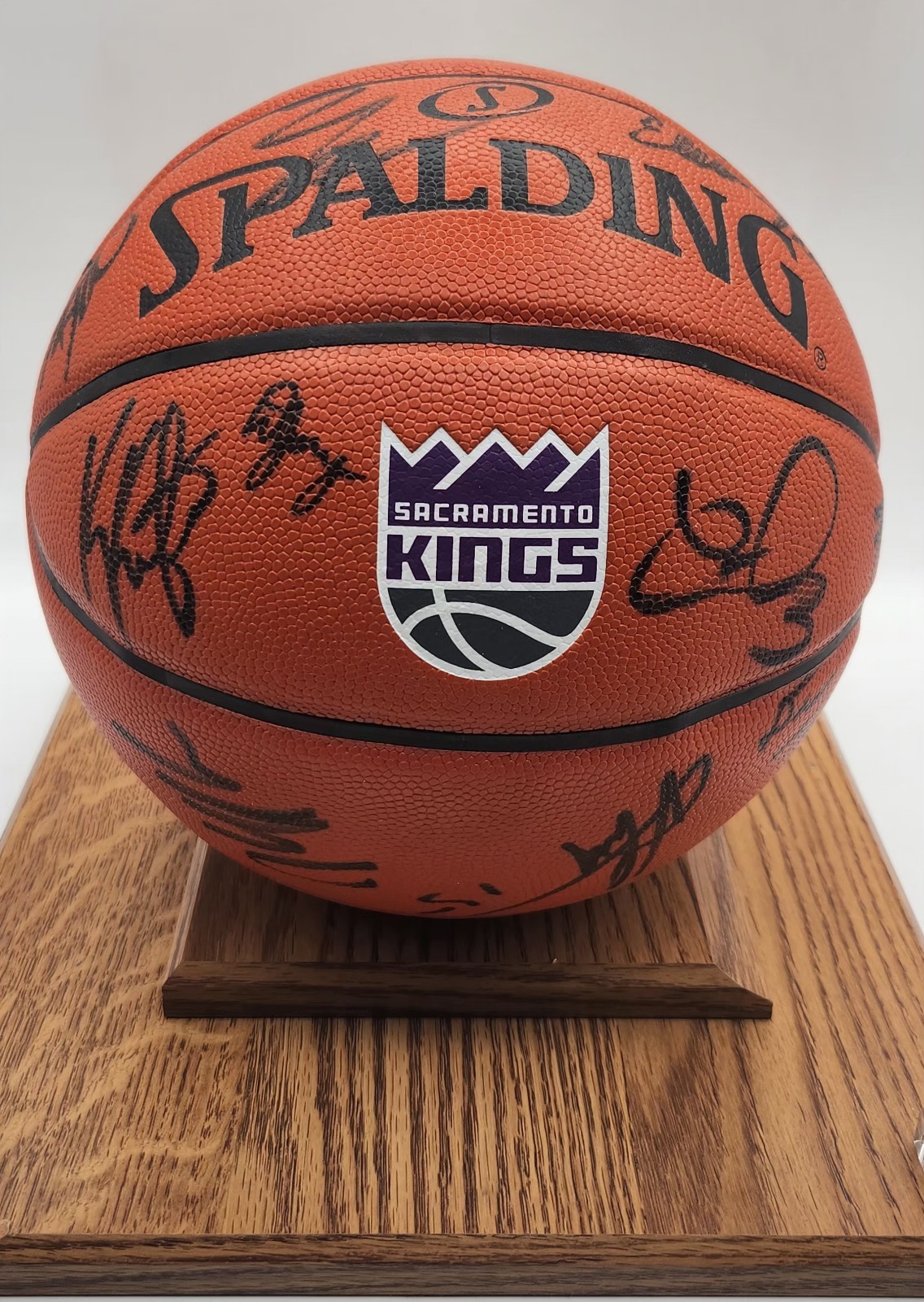 Sacramento Kings Team Signed Indoor/Outdoor Basketball