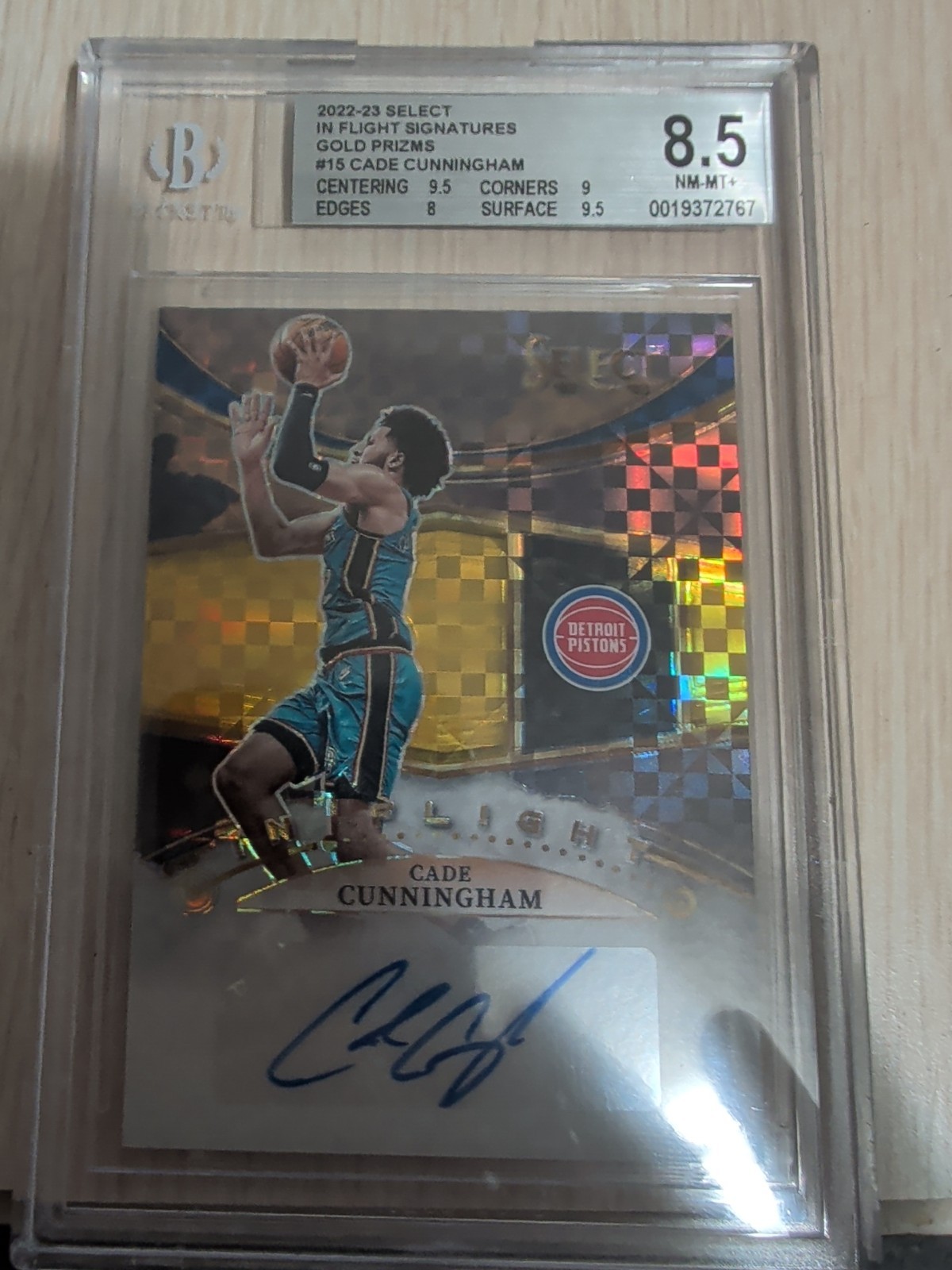 2022-23 Select /10 In Flight Signatures Gold Prizms Cade Cunningham Beckett 8.5
