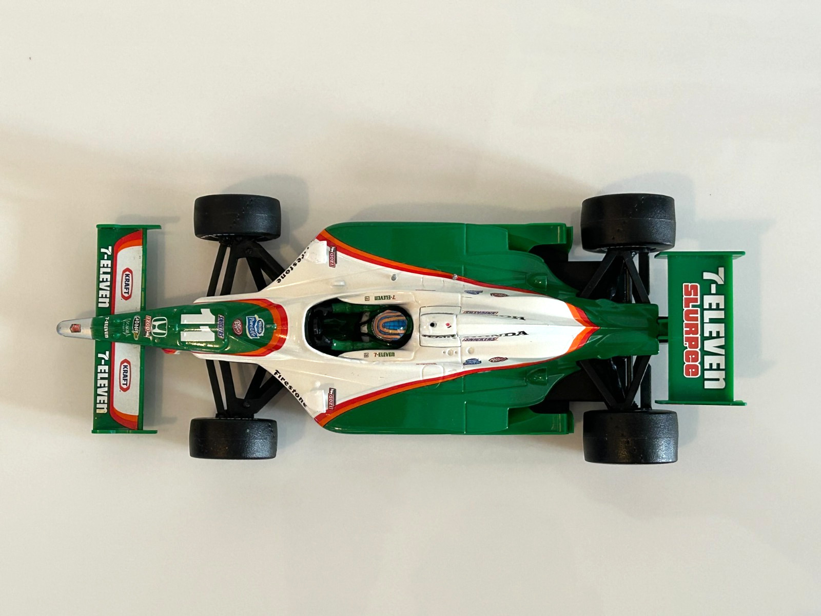 HOT WHEELS 2009 7-Eleven TONY KANAAN #11 Indy Race Model Car 1:24 Scale
