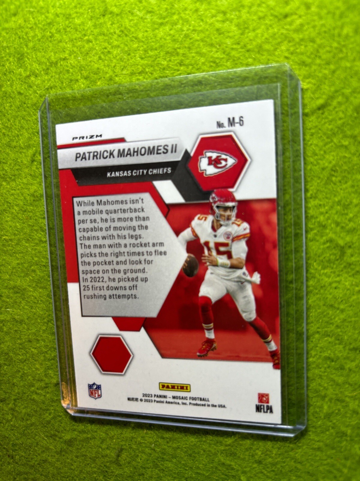 Patrick Mahomes SILVER PRIZM MOSAIC NO HUDDLE DISCO CARD 2023 Mosaic CHIEFS SP