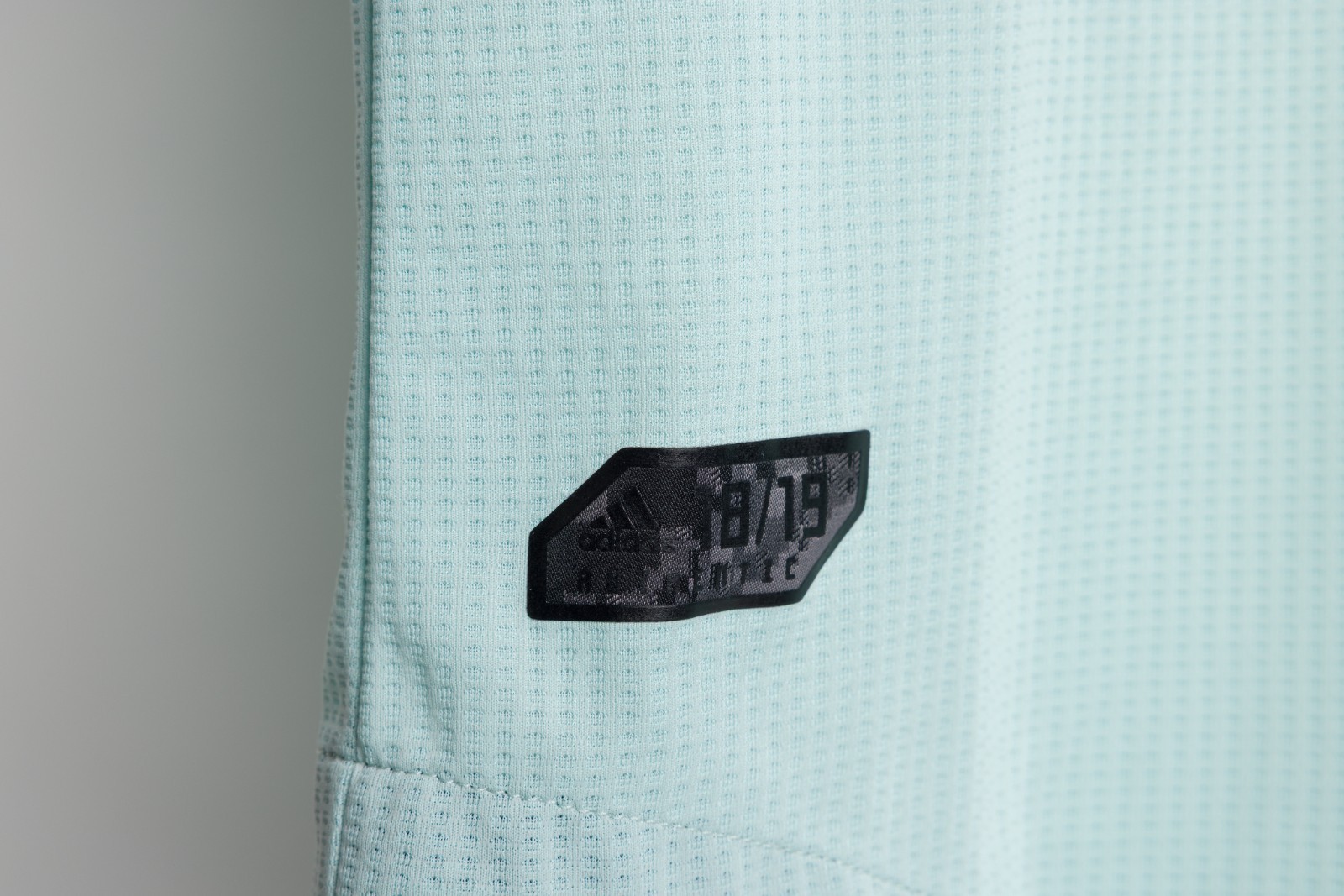 Bayern Munich 2018-19 Away Authentic Jersey – Size M