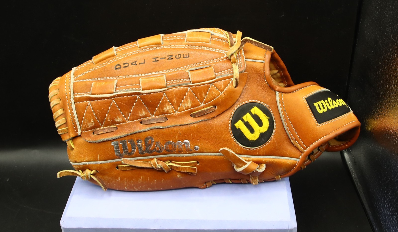 Wilson LHT Softball Glove Optima Gold A9852 13″ Mitt 0S1 Dual Hinge Cowhide