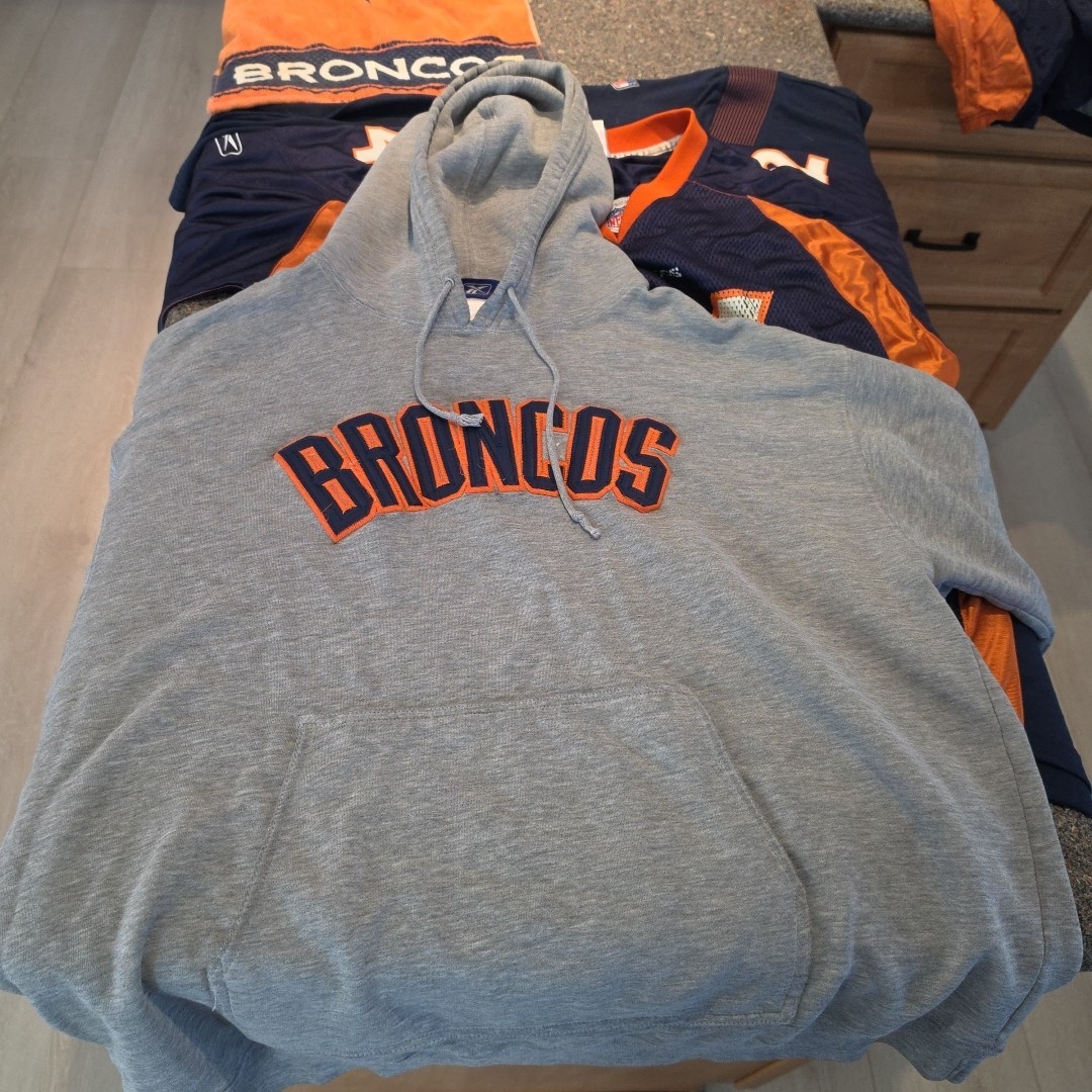 Denver Broncos Lot 5 Pcs Sz Xl+ Jersey Hoodie LS Shirt Golf Towel Windbreaker