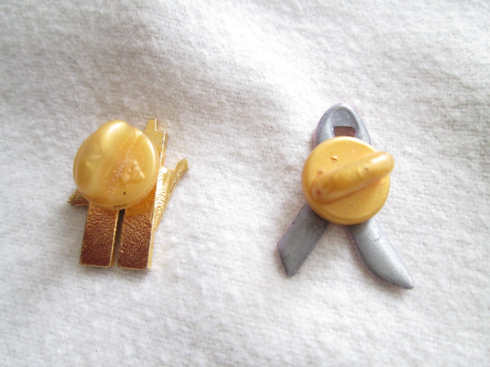 TWIN TOWERS/BREAST CANCER COMMEMORATIVE PIN SET – PREOWNED