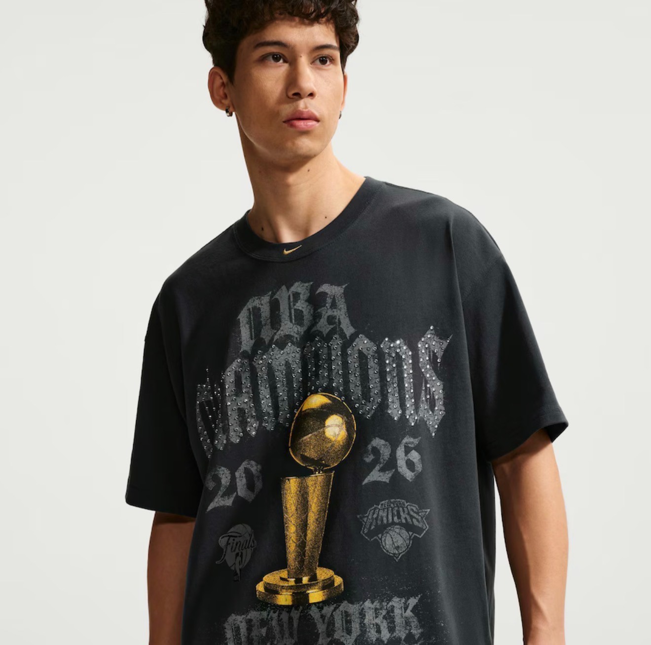 Nike New York Knicks NBA Finals Locker Room Rhinestone T-Shirt Tee Size XL NEW