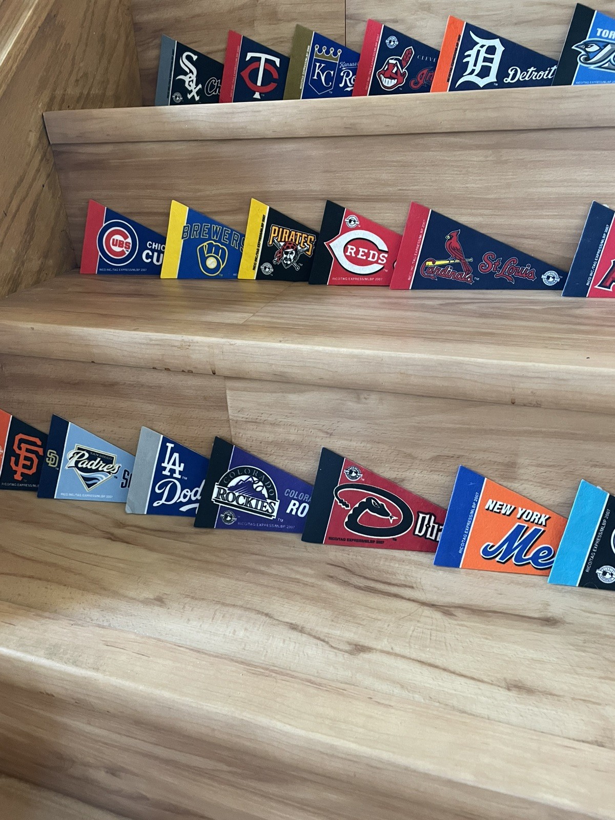 MLB Mini Pennants 9″x4″ Felt ALL 2005-2011! Lg Helmets and Mini Helmets READ!