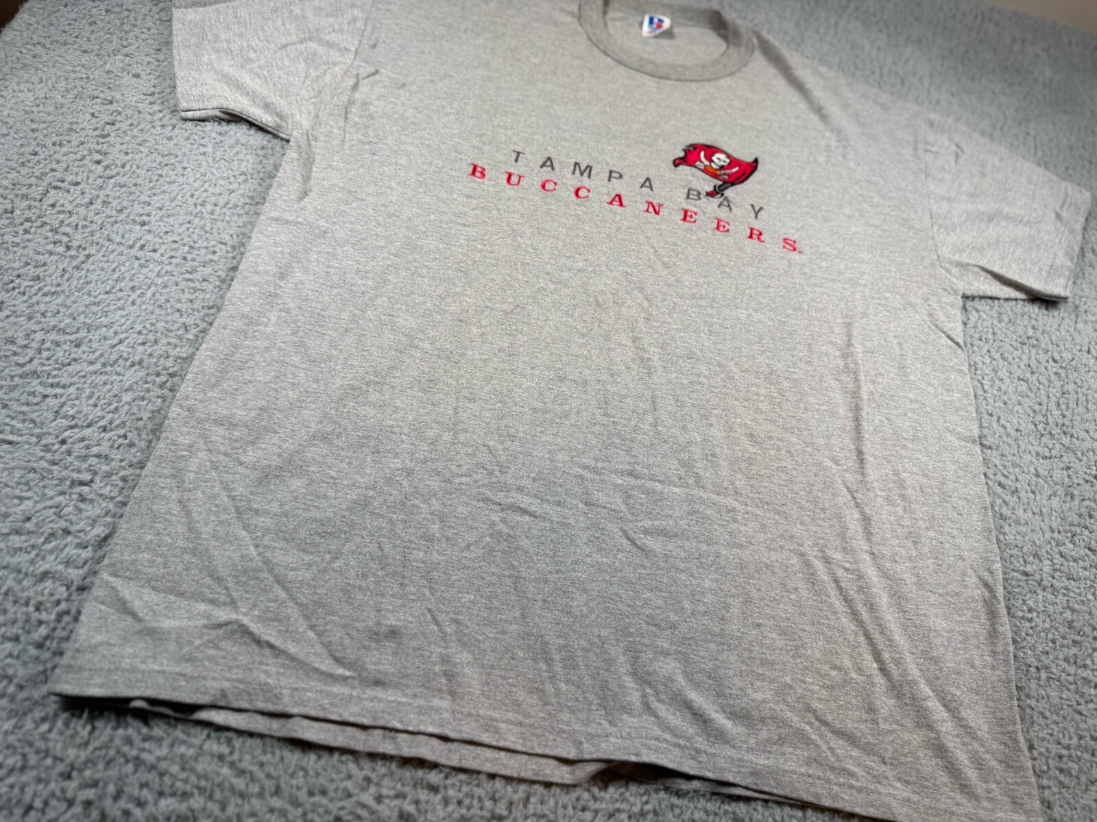 Vintage Russell Athletic Tampa Bay Buccaneers T Shirt Mens Large Gray Logo NFL