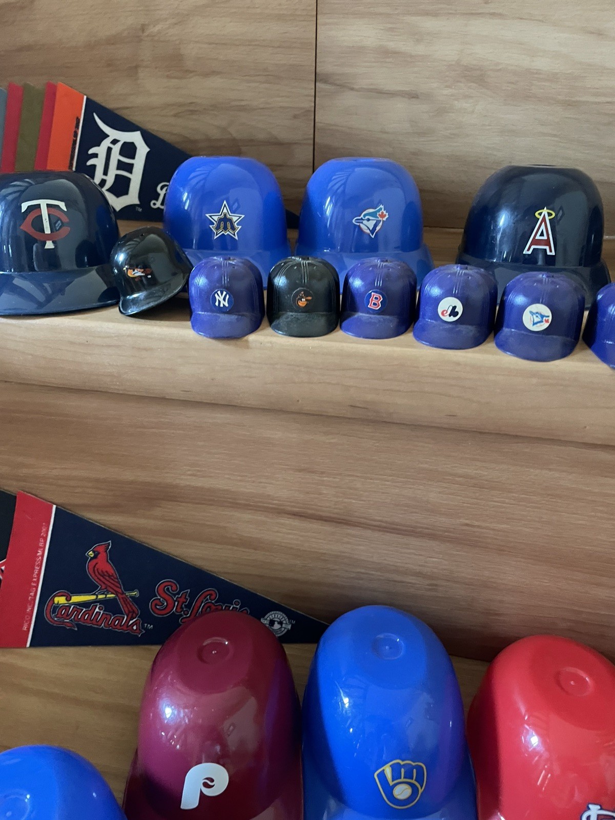 MLB Mini Pennants 9″x4″ Felt ALL 2005-2011! Lg Helmets and Mini Helmets READ!