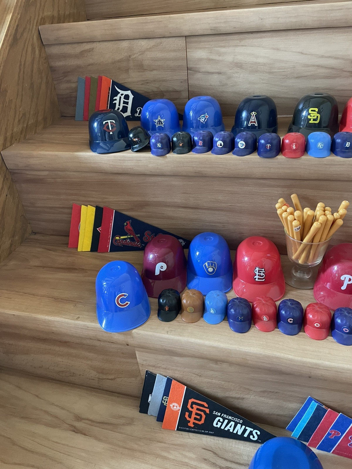 MLB Mini Pennants 9″x4″ Felt ALL 2005-2011! Lg Helmets and Mini Helmets READ!