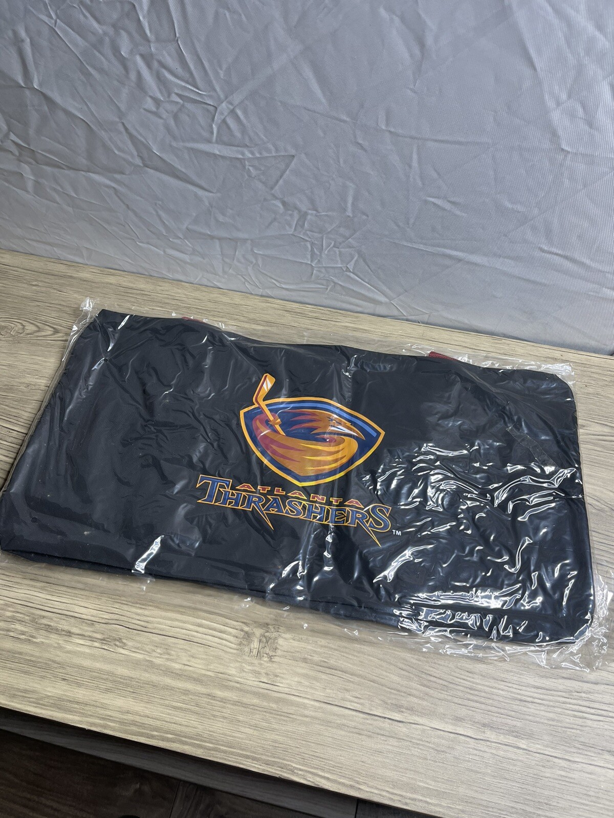 ATLANTA THRASHERS HOCKEY DUFFLE BAG BRAND NEW!!! PROMO RARE 1999-2011