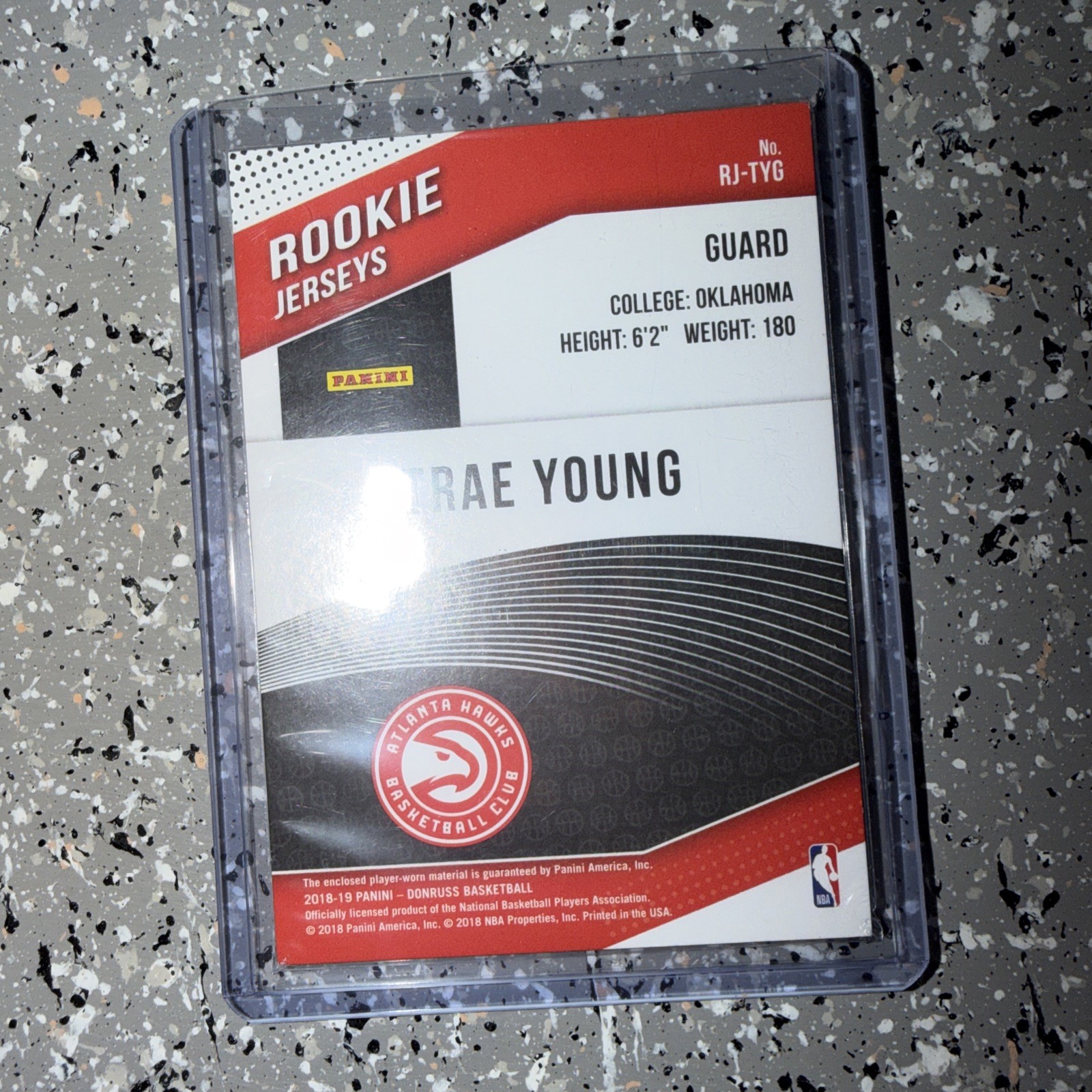 2018-19 Panini Donruss – Rookie Jerseys Trae Young #RJ-TYG (MEM, RC) WORN patch