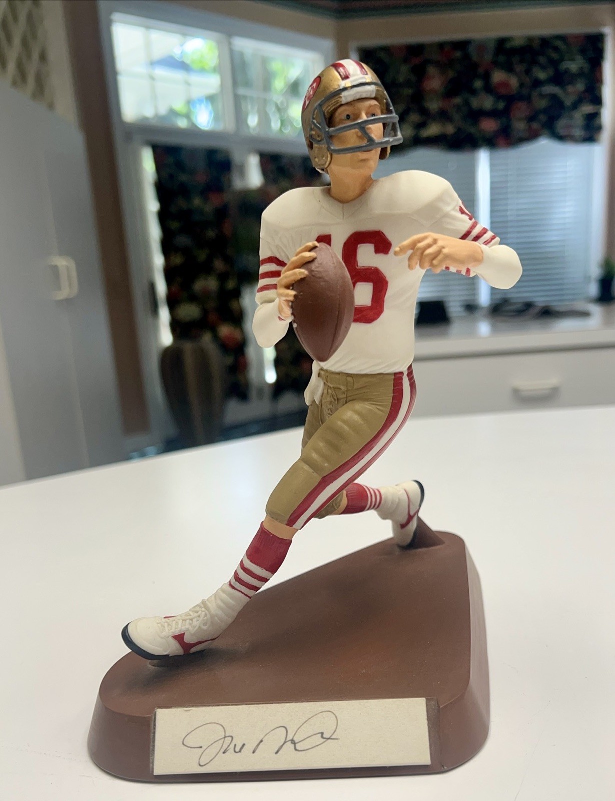 Joe Montana Hand Signed 370/2500 Salvino Football Legends 49ers HOF w/Box & COA