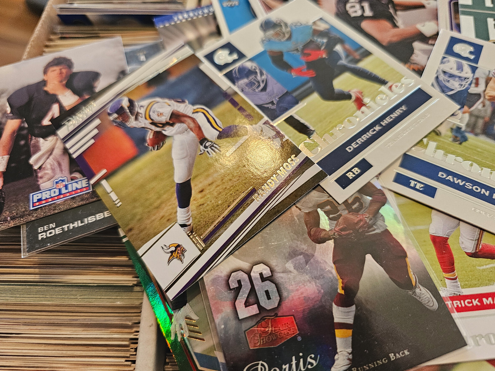 APPROX 3000 FOOTBALL CARDS VARY YEARS AND MAKES
