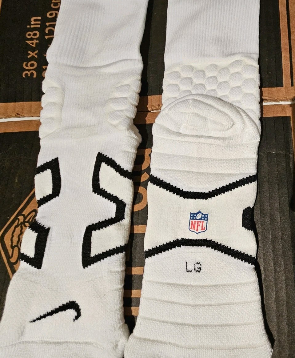 NIKE Vapor Team Issued White Compression Crew Style Socks L-XL NWOT PSX298