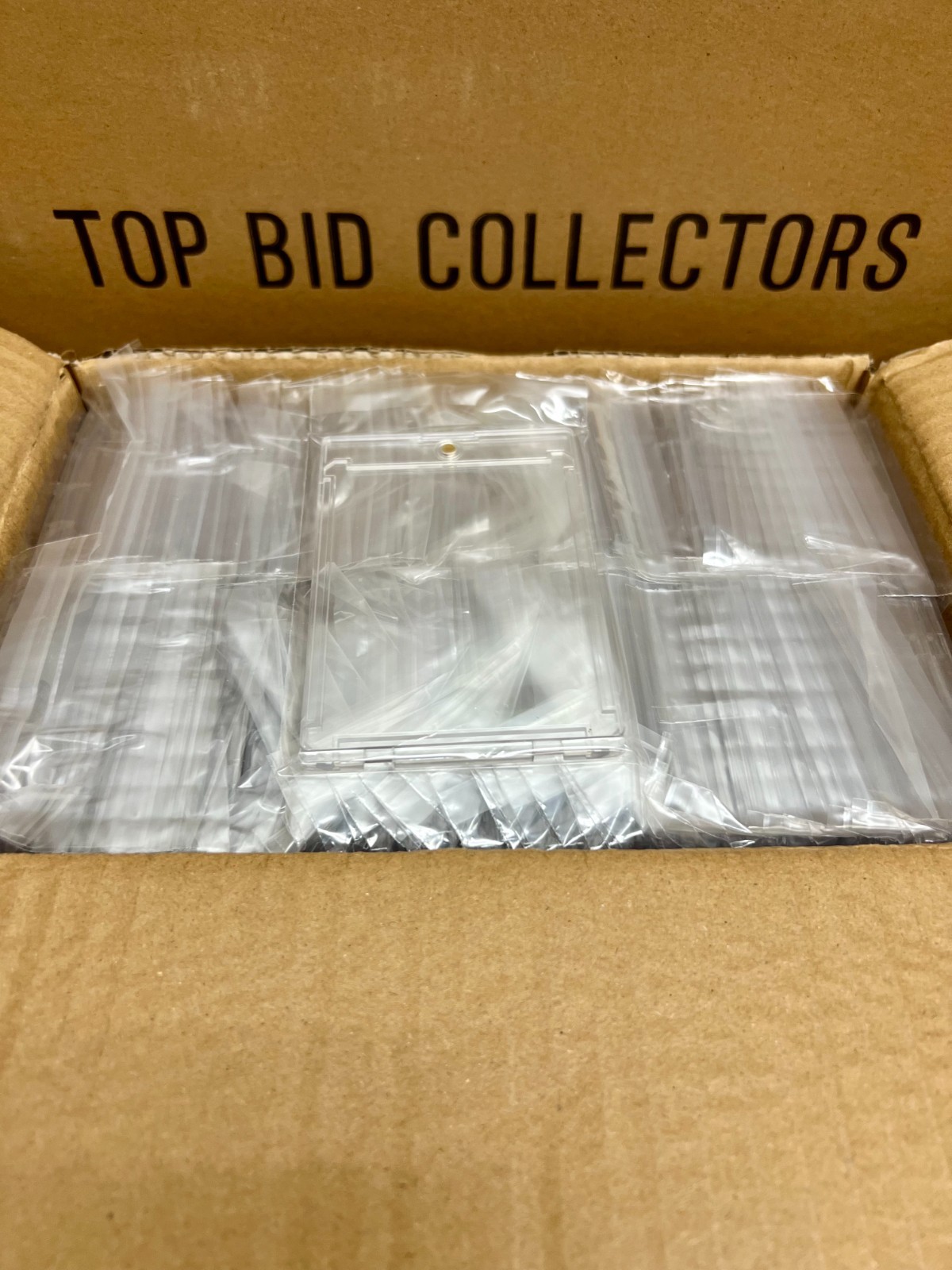 100 Pack Ultra-Thin Magnetic Trading Sport Card Holders 35pt One-Touch Hard Case