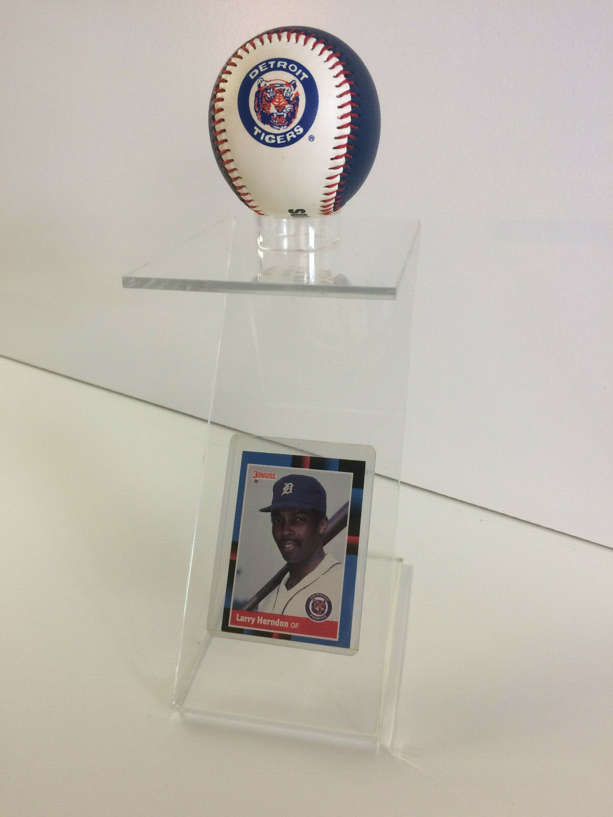 Baseball Acrylic Stand with Plastic Ring For Baseball and Baseball Card Holder
