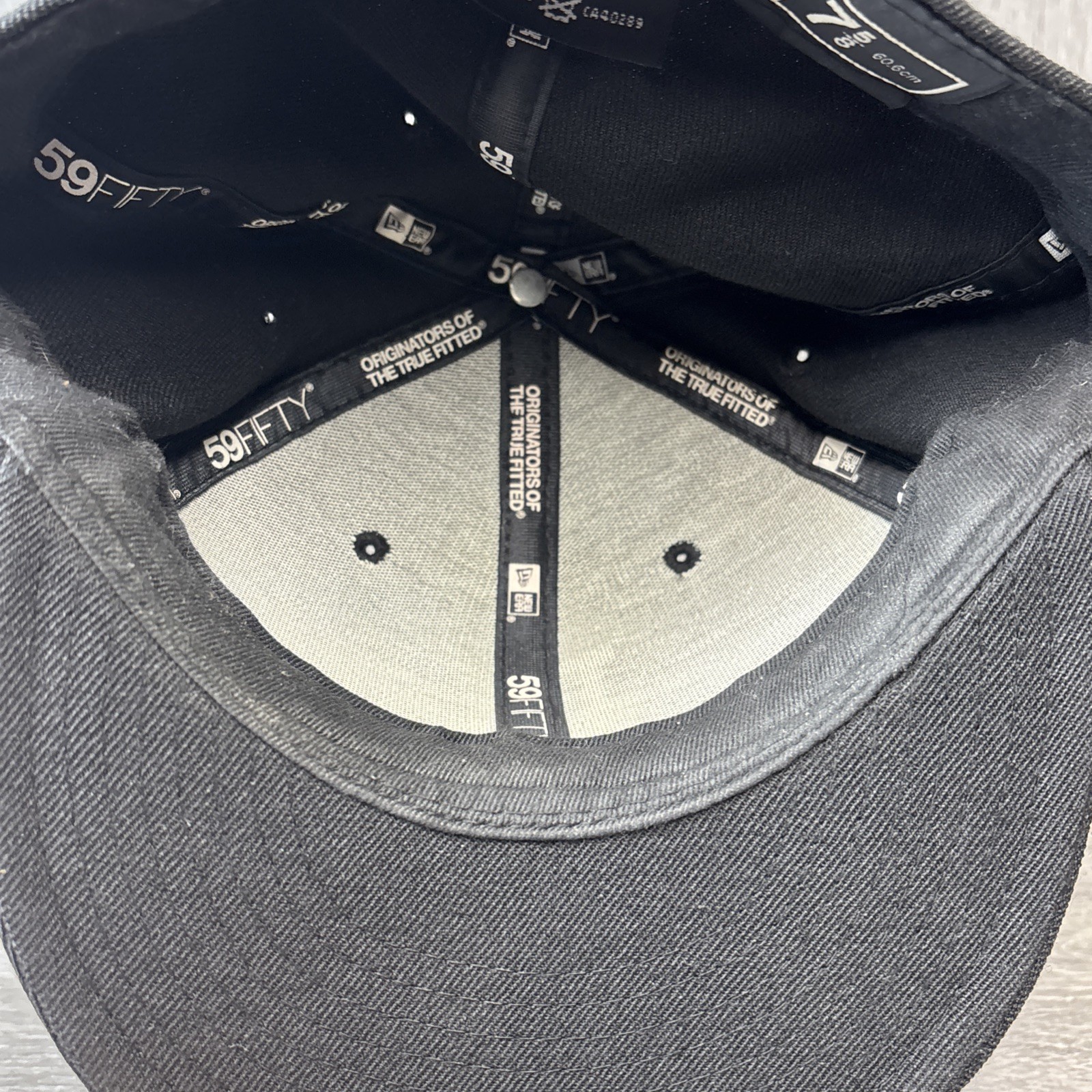 New Era 59Fifty Los Angeles Dodgers Solid Black Fitted Hat Size7 5/8 Used