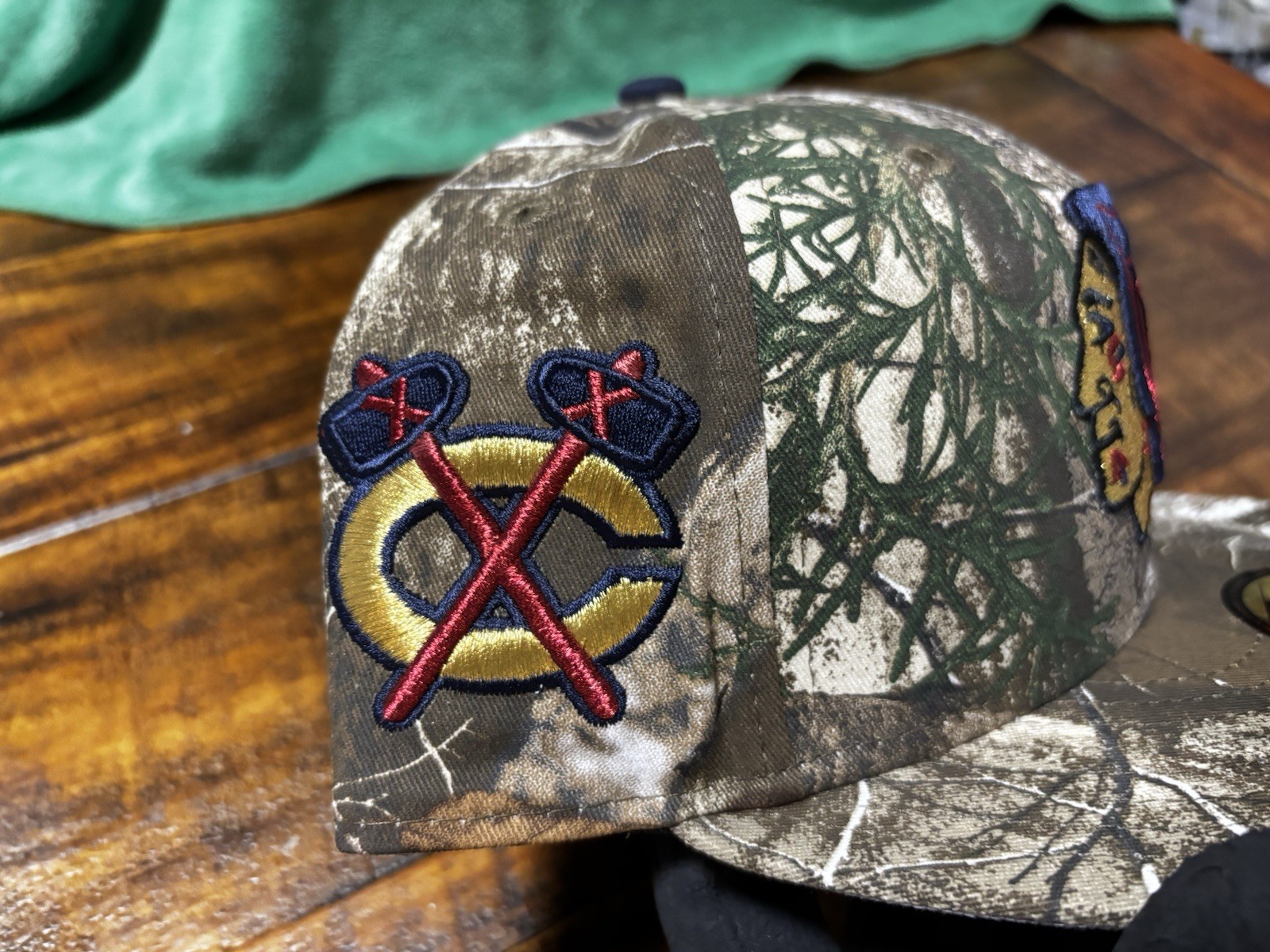 Chicago Blackhawks Metallic Logo Realtree Camo Navy New Era Fitted 7 3/4 Gray UV