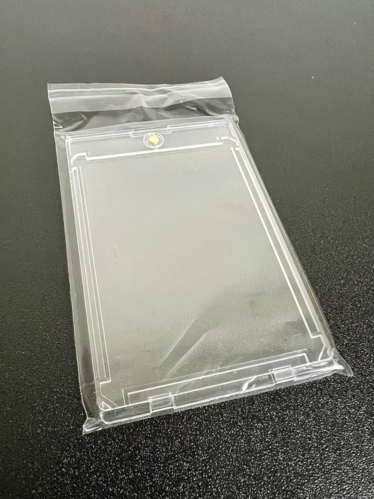200 Pack Ultra-Thin Magnetic Trading Sports Card Holder 35pt One-Touch Hard Case