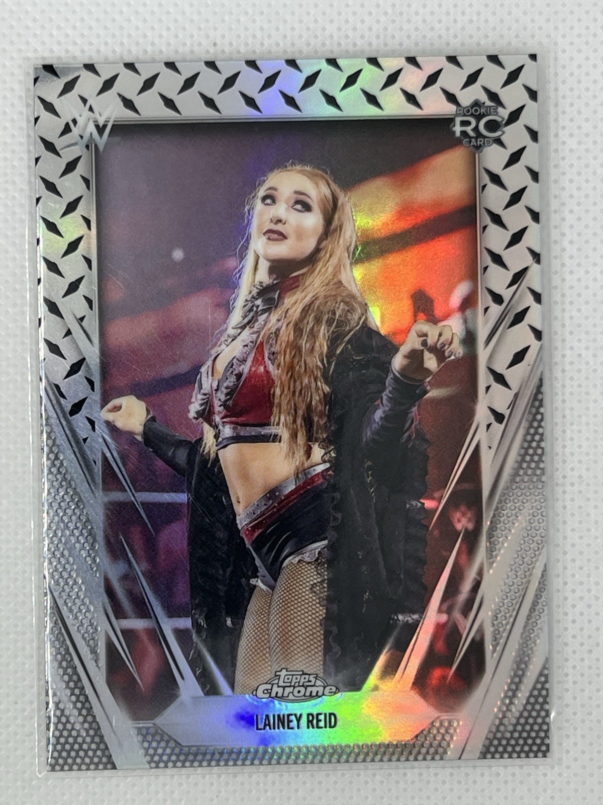 2026 Topps Chrome WWE – Lainey Reid #117 Diamond Plate Refractor (RC)