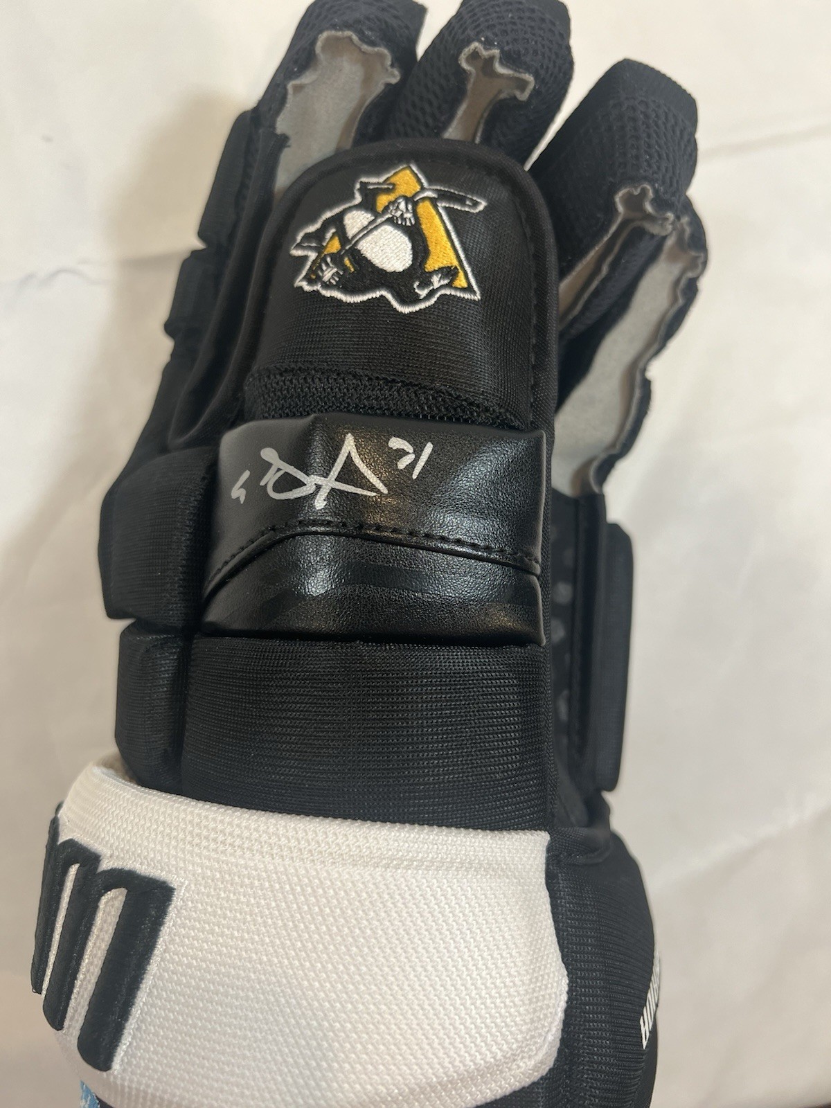 Evgeni Malkin Pittsburgh Penguins Autographed Warrior Model Glove w/ PSA COA