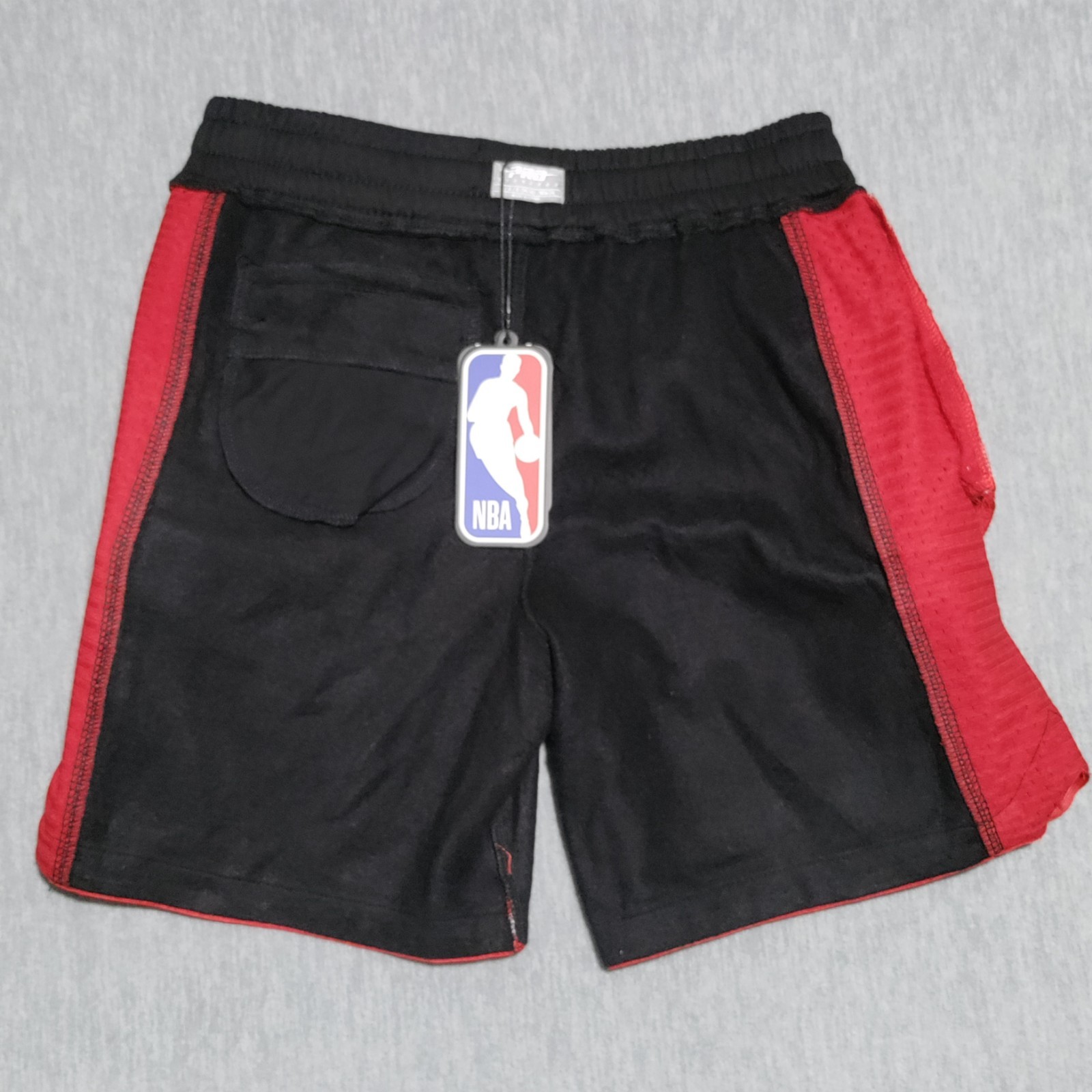 Pro Standard NBA Chicago Bulls Classic Chenille Shorts Youth Large (14/16) 28×7