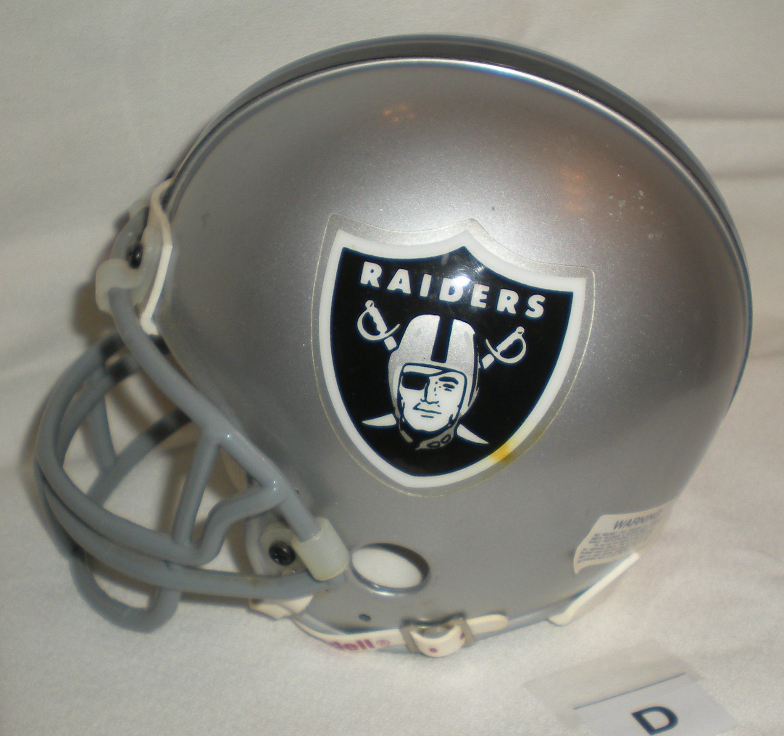 Riddell Oakland / Las Vegas Raiders VSR4 Mini Helmet 3 5/8 (D) – Used – No Box