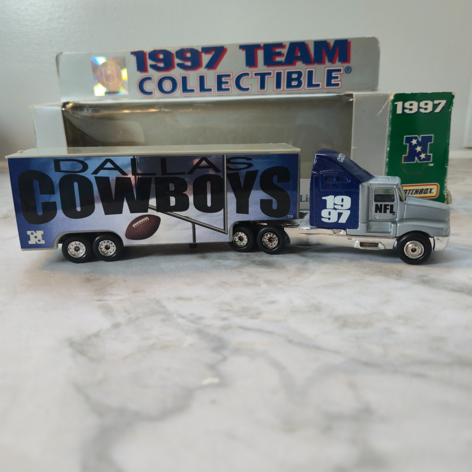 Matchbox Dallas Cowboys 1997 NFL Team Collectible White Rose Diecast Truck Toy
