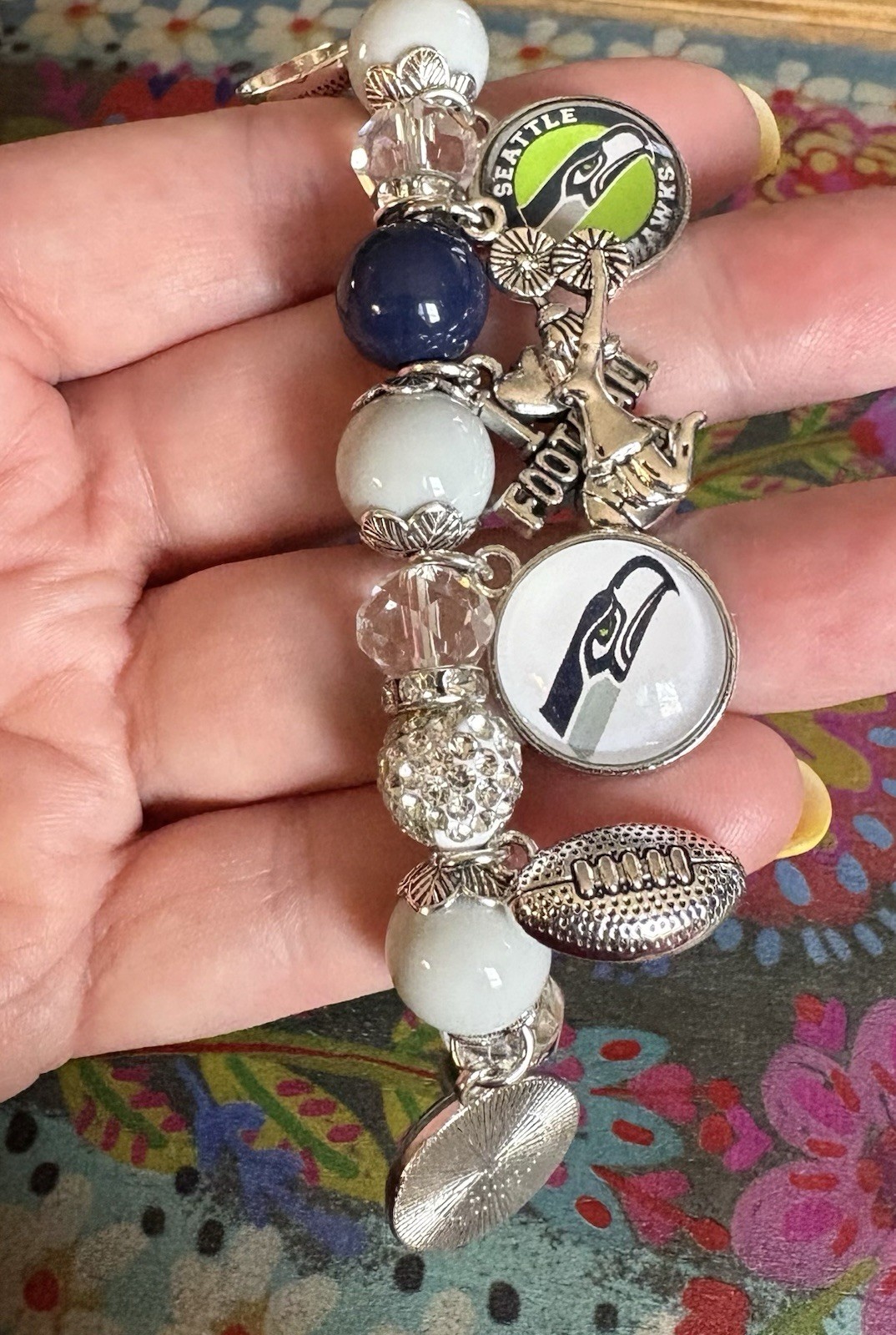 Women’s SEATTLE SEAHAWKS Football Charm Bracelet Metal Glass Charms Stretchy